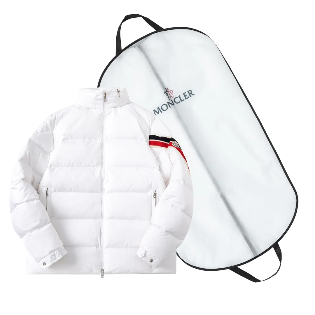 Moncler Solayan . Lightweight . Solayan ， 。 Solayan micro chic ， ， Moncler 。 ， 。 。 • micro chic •Micro chic • • • • • • • ：White Brown Black Size : 1-5